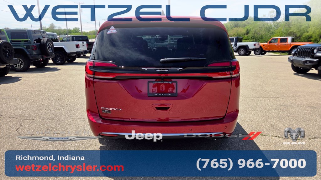 New 2027 Chrysler Pacifica Select FWD image 6