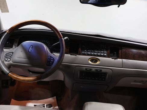 Used 2000 Lincoln Town Car Cartier image 16