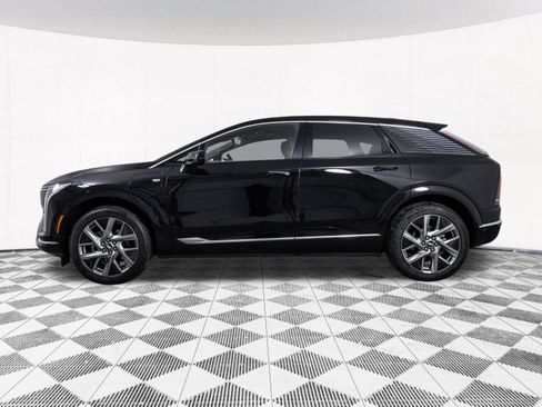 Used 2025 Cadillac Optiq Luxury 2 w/ LPO, Floor Liner Package AWD/4WD image 16