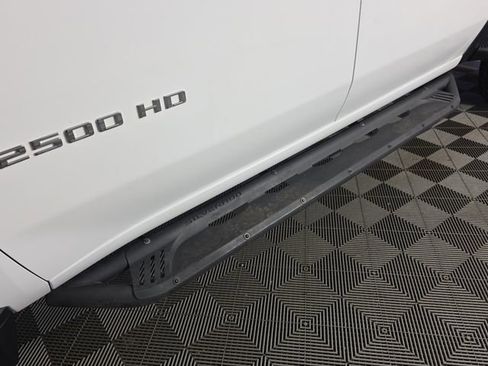 Used 2022 Chevrolet Silverado 2500 LT w/ Convenience Package AWD/4WD image 9