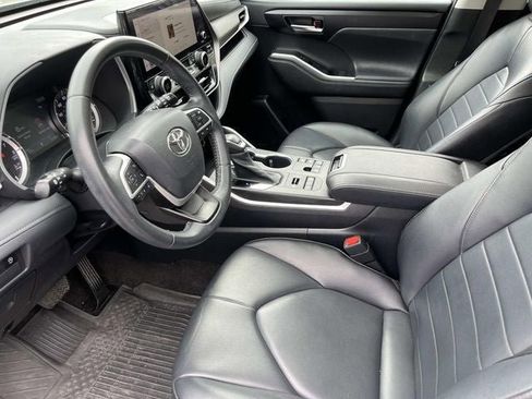 Used 2023 Toyota Highlander XLE AWD/4WD image 27