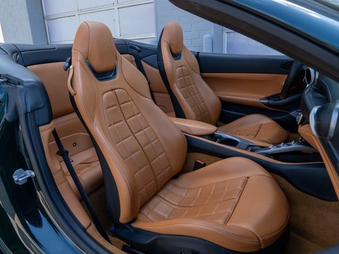 Used 2019 Ferrari Portofino RWD image 50