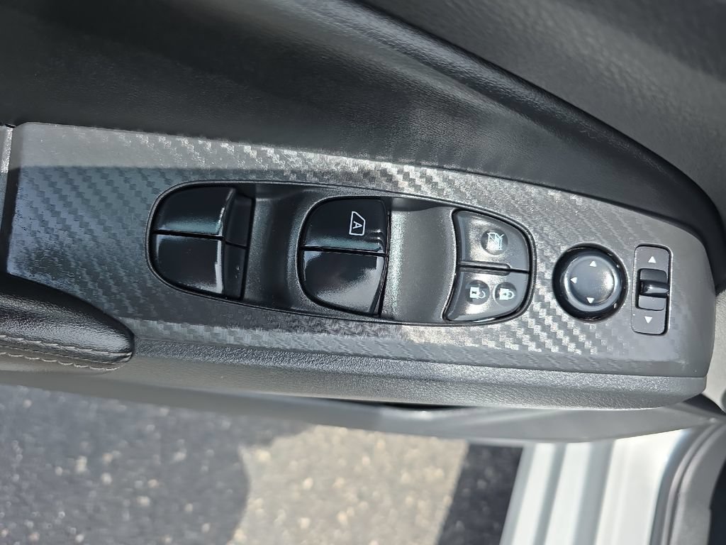 Used 2024 Nissan Altima 2.5 SV FWD image 18