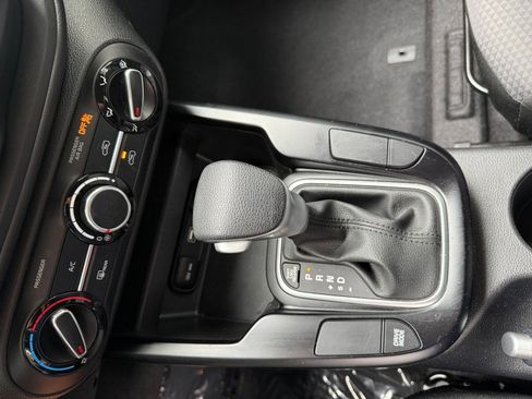 Used 2025 Kia Soul LX w/ LX Technology Package image 38