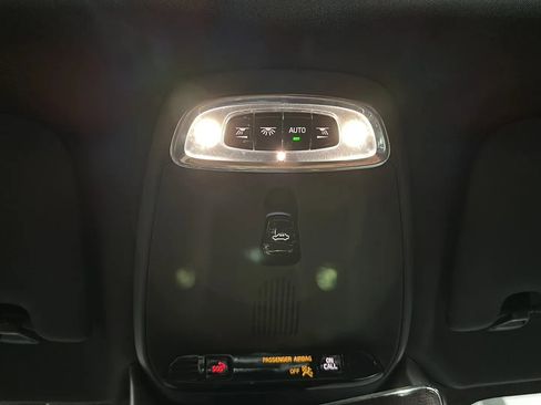 Used 2019 Volvo S60 T8 R-Design image 25