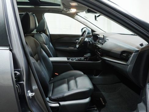 Used 2023 Nissan Rogue SV w/ SV Premium Package image 11