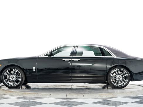 Used 2017 Rolls-Royce Ghost Extended Wheelbase image 6