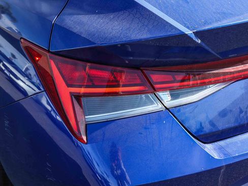 Used 2021 Hyundai Elantra SEL w/ Convenience + Premium Package image 8