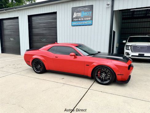 Used 2022 Dodge Challenger SRT RWD image 22