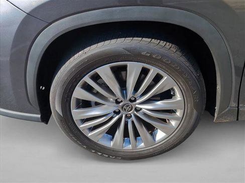 Used 2023 Toyota Highlander Platinum image 26