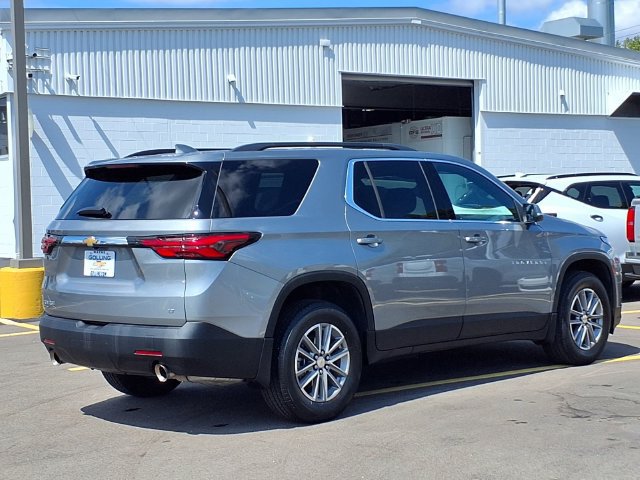 Used 2024 Chevrolet Traverse LT FWD image 2