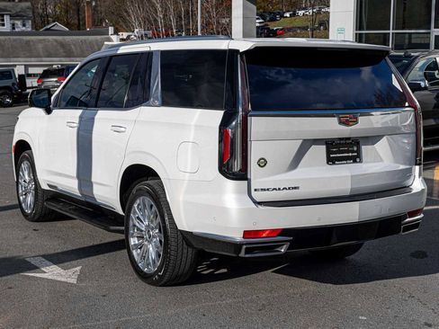 Used 2024 Cadillac Escalade Premium Luxury image 6