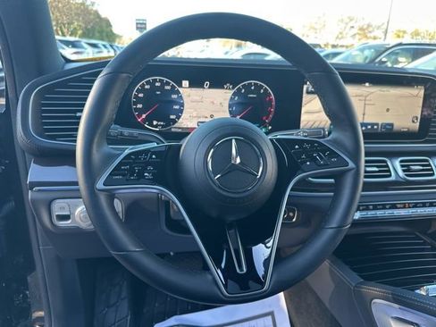 Used 2025 Mercedes-Benz GLS 450 4MATIC image 15
