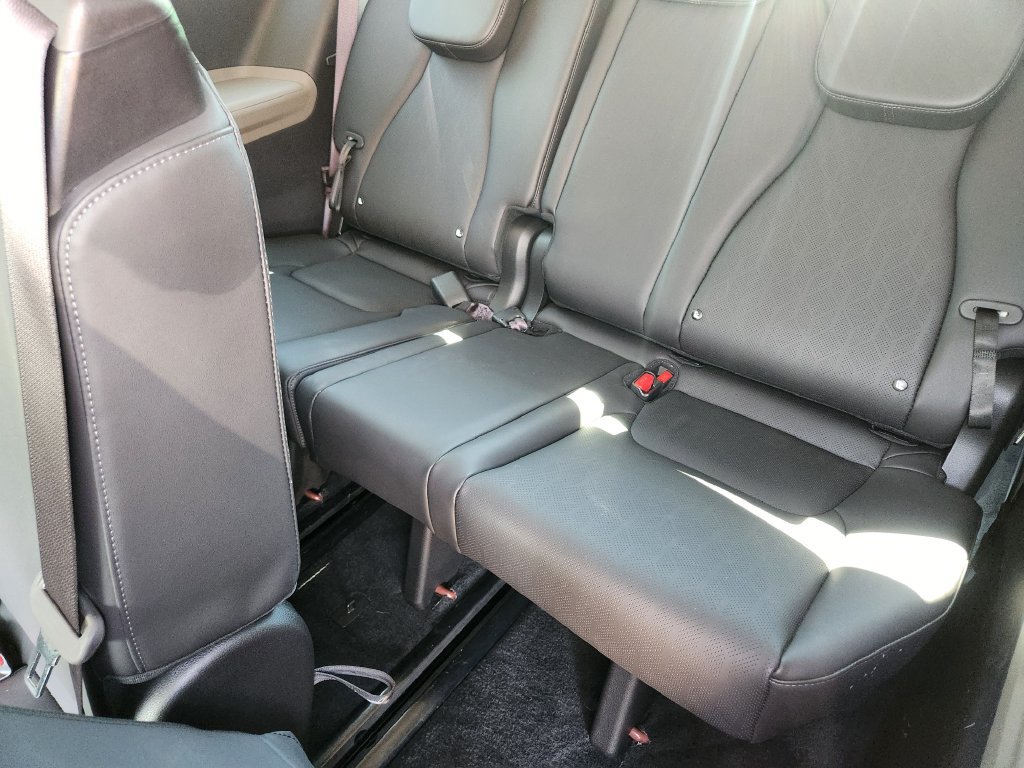 New 2026 Kia Carnival FWD image 25