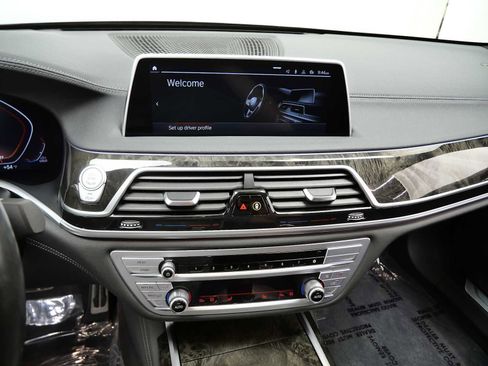 Used 2022 BMW 750i xDrive w/ M Sport Package image 23