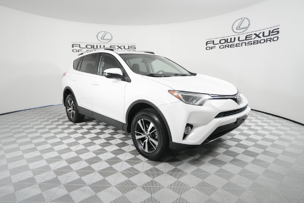 Used 2016 Toyota RAV4 XLE w/ Convenience Package AWD/4WD image 3
