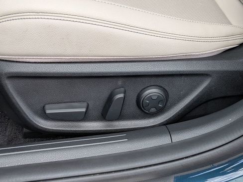 Used 2023 Genesis G70 2.0T image 16