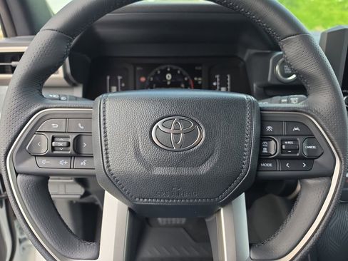 New 2026 Toyota 4Runner SR5 AWD/4WD image 12