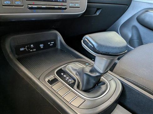 Used 2025 Hyundai Kona SEL FWD image 11