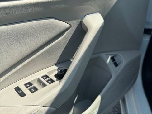 Used 2024 Volkswagen Jetta SE FWD image 13