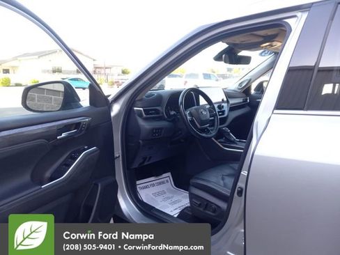 Used 2023 Toyota Highlander Limited AWD/4WD image 9