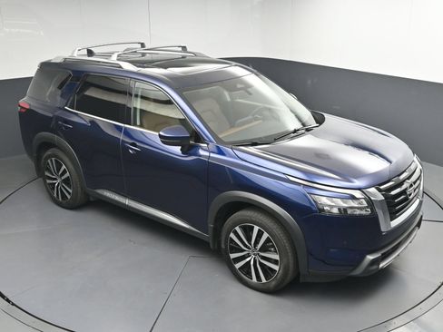 Certified 2025 Nissan Pathfinder Platinum FWD image 35