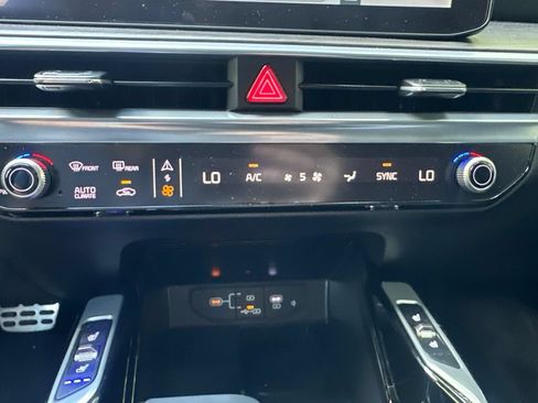 Used 2025 Kia Sorento SX Prestige AWD/4WD image 24