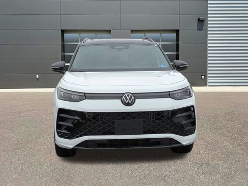 New 2026 Volkswagen Tiguan SE R-Line image 2