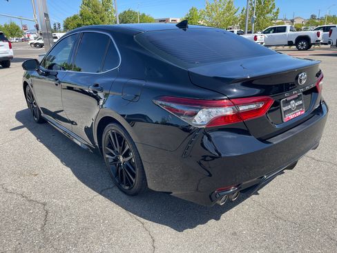 Used 2022 Toyota Camry XSE FWD image 7
