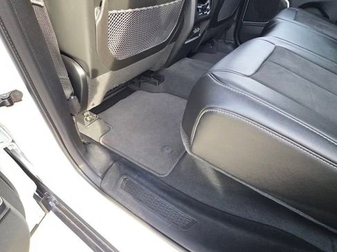 Used 2022 Jeep Grand Cherokee Altitude AWD/4WD image 19