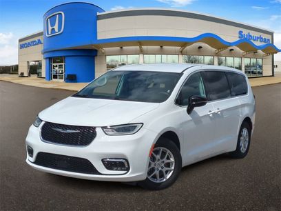 Used 2024 Chrysler Pacifica Touring-L