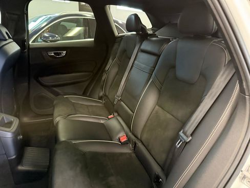 Used 2019 Volvo XC60 T8 R-Design w/ Advanced Package AWD/4WD image 32