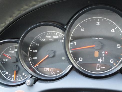 Used 2014 Porsche Cayenne Diesel Platinum Edition image 16