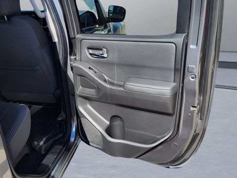 Used 2022 Nissan Frontier SV RWD image 35