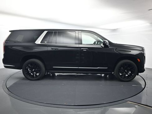 Used 2024 Cadillac Escalade ESV Premium Luxury RWD image 16
