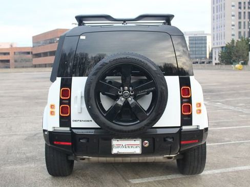 Used 2025 Land Rover Defender 110 X-Dynamic SE image 7