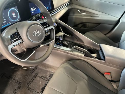 Used 2024 Hyundai Elantra SEL FWD image 12