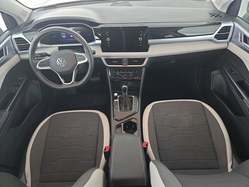 Used 2025 Volkswagen Taos SE FWD image 25
