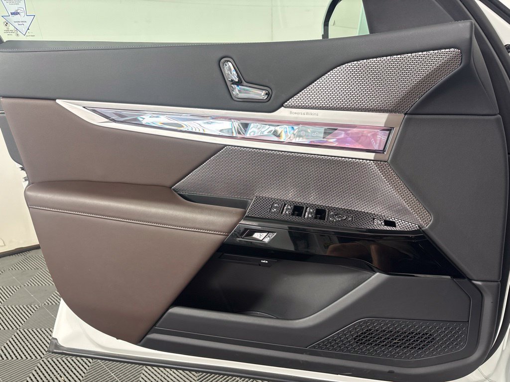 Certified 2024 BMW i7 eDrive50 w/ M Sport Package RWD image 21