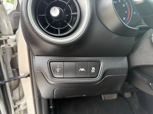 Used 2019 Kia Forte LXS FWD image 12