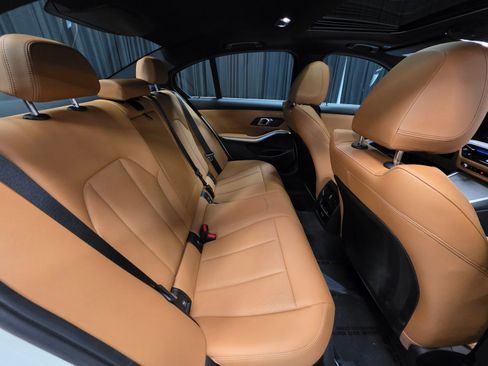 Used 2025 BMW 330i xDrive Sedan w/ Premium Package image 41