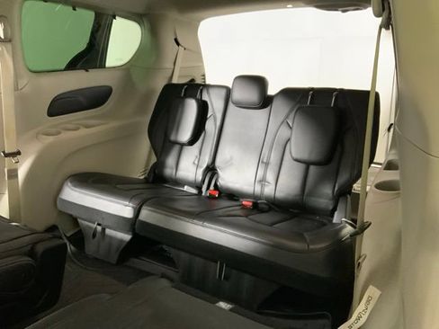Used 2022 Chrysler Pacifica Touring-L FWD image 53