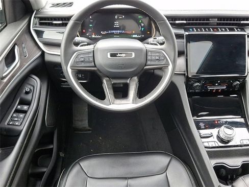 Used 2024 Jeep Grand Cherokee Limited 4xe image 11