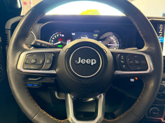 Used 2024 Jeep Wrangler Unlimited Sahara w/ Technology Group AWD/4WD image 22