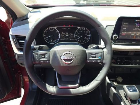 Used 2025 Nissan Rogue SV w/ SV Premium Package AWD/4WD image 18