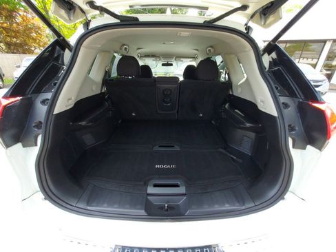 Used 2018 Nissan Rogue SV AWD/4WD image 18