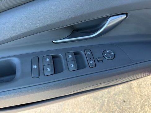 Certified 2023 Hyundai Elantra SEL image 18