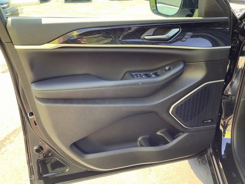 New 2023 Jeep Grand Cherokee Trailhawk w/ Luxury Tech Group III image 9