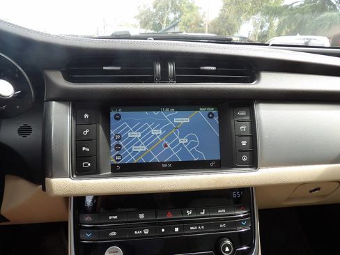 Used 2017 Jaguar XF Prestige image 7