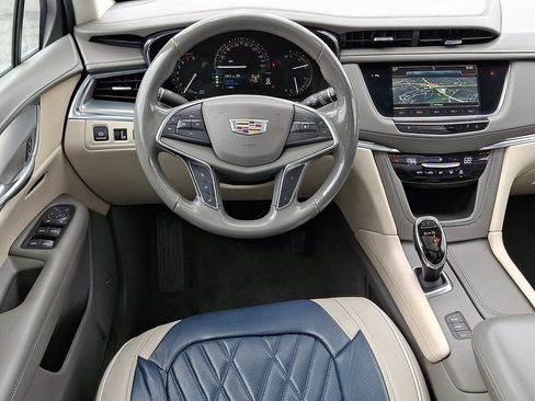Used 2018 Cadillac XT5 Luxury w/ Driver Awareness Package AWD/4WD image 11